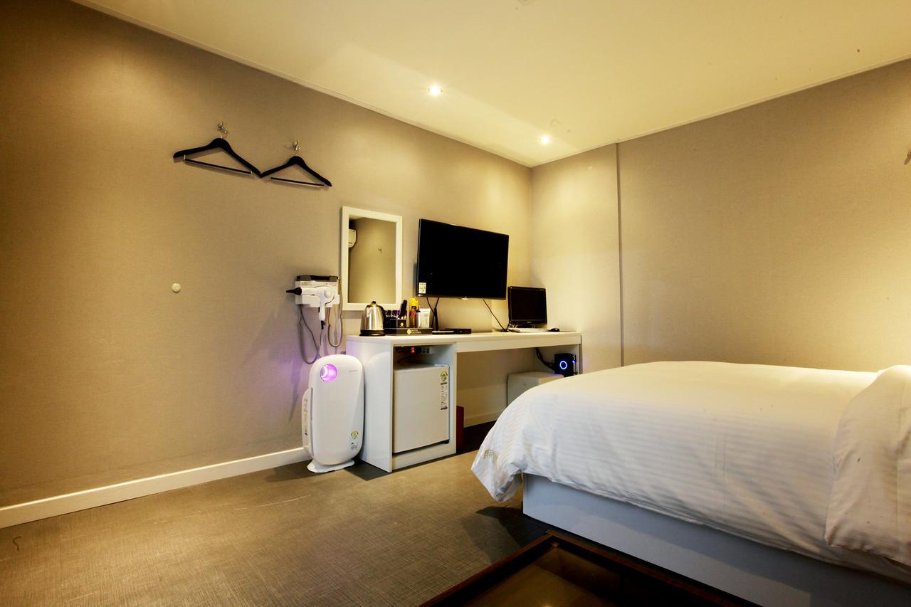 Galleria Hotel Suwon Bagian luar foto